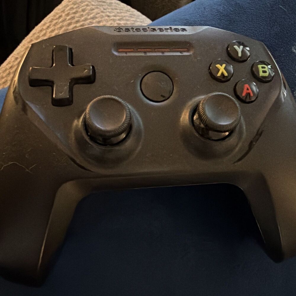 SteelSeries Nimbus Bluetooth Mobile Gaming Controller – Iphone, iPad, Apple TV